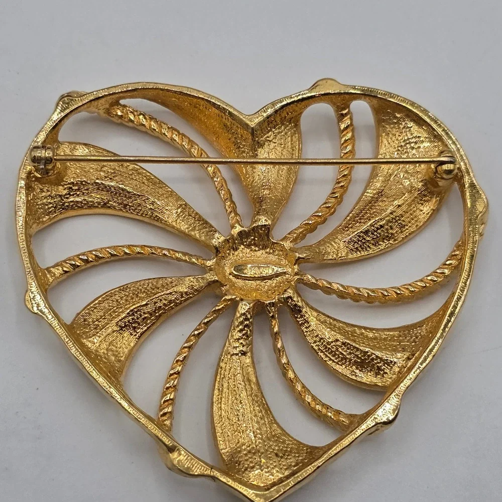 Avon Vintage Gold Tone Heart Pinwheel Brooch Rhinestone Sunburst Pin Signed